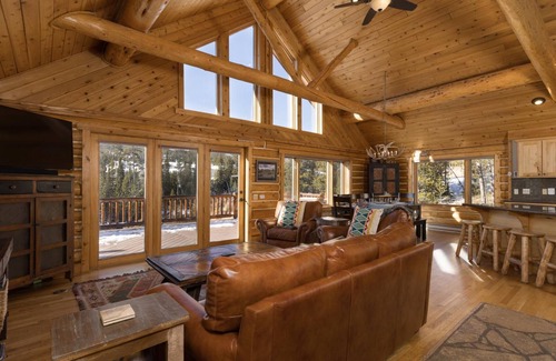 Big Sky House | Big Sky Vacation Rentals: MVC Cardinal Sanctuary - Pet Friendly!