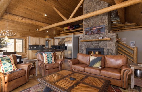 Big Sky House | Big Sky Vacation Rentals: MVC Cardinal Sanctuary - Pet Friendly!