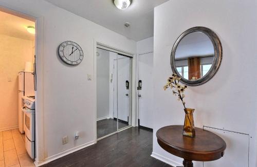 Mile End Apartment | Big Studio Hutchison Downtown Montreal