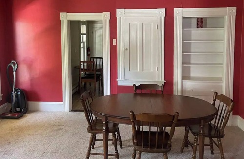 St. Johnsbury Center Apartment | Big, sunny and simple.
