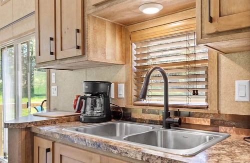 Wildwood House | Big-Tiny Farm Stay w/Pool-15Min to Chattanooga!
