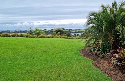 Pataua South Apartment | Big views and spaces to play. 2 bedroom apartment plus double studio. Boat park