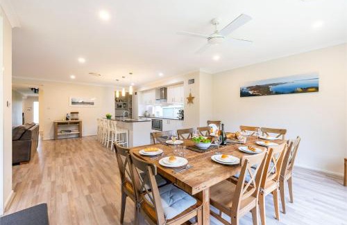 Nelson Bay House | Big Wave At Shoal Bay 8 Achilles St large home with ducted air con Wi Fi and Linen