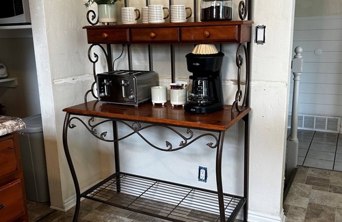 Lakeview House | Big Yard, Cozy Home, Relaxation and Waffles Too!
