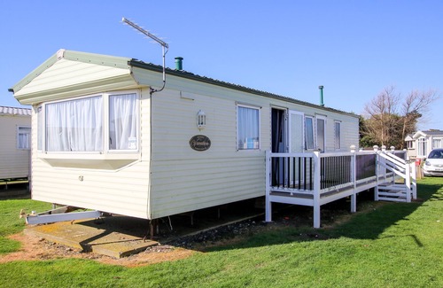 Camber Ski Chalet | Big2vacation Exclusive Camber Sands Holiday Park