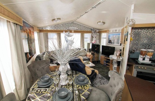 Dymchurch Cabin | Big2vacation2 Exclusive at new Beach Caravan Park