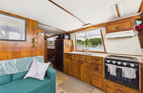 Downtown Juneau Boat Rental | Bigenuff II Vintage Charm Meets Waterfront Adventure