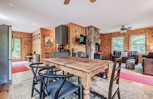 Hanover Cabin | Bigfoot Bungalow - Authentic cozy Bungalow