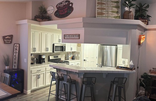 Shasta Lake House | Bigfoot house-10 min from the Lake with sparkling pool and all new furnishings.