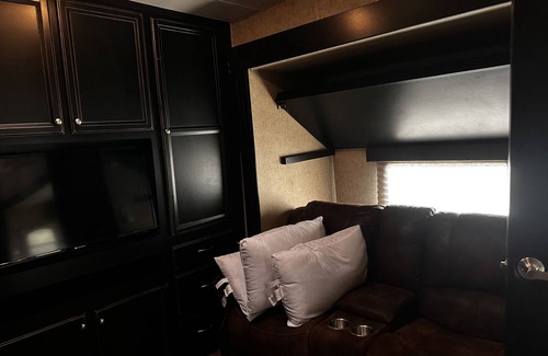 Manning RV Rental | Bighorn on the Lake