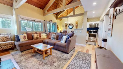 Majestic Pines Apartment | Bigwood #30 condo