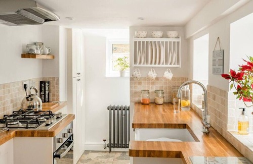 Deal House | Bijou Cottage (Close to beach, train station & town)