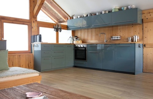 Les Houches Cottage | Bijou cottage with sauna, garden, free parking & Netflix
