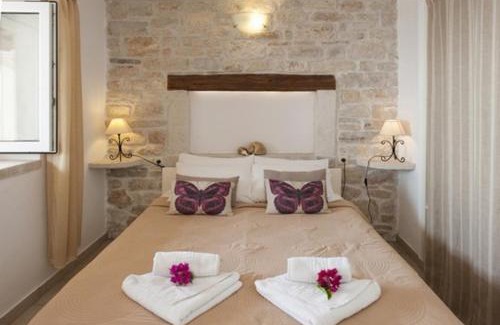 Petaleia Villa | Bijou Studio Beachfront Kaminaki Villas