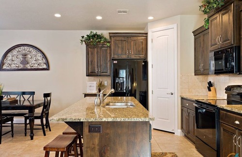 Washington Condo | Bike-on-inn 3 Bedroom Apts by RedAwning