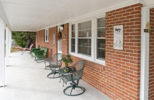 Brevard House | Bike Path Getaway in Town