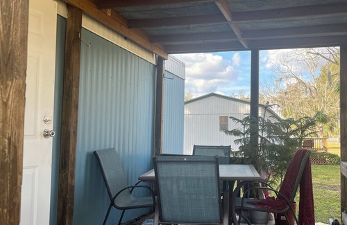 De Leon Springs House | BIKE WEEK -JEEP WEEK Charming 2-bedroom mobile home in DeLeon Sprgs w/ WiFi, AC