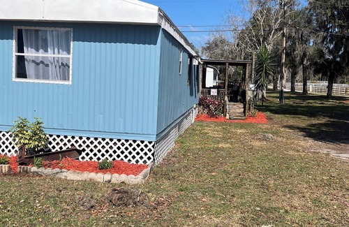 De Leon Springs House | BIKE WEEK -JEEP WEEK Charming 2-bedroom mobile home in DeLeon Sprgs w/ WiFi, AC