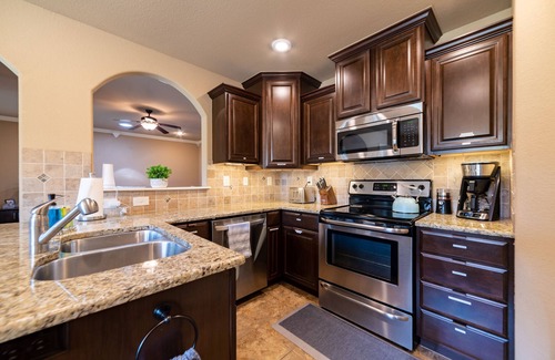 Bentonville - Fayetteville House | Bikers Paradise , Trails, Promenade Mall, AMP, Restaurants, and Top Golf