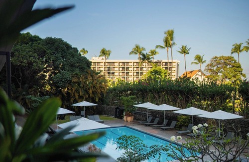 Historic Kailua Village House | Bikes by Day, Stars by Night—Island-Modern Stay with Pool & Perks l 2 Rooms