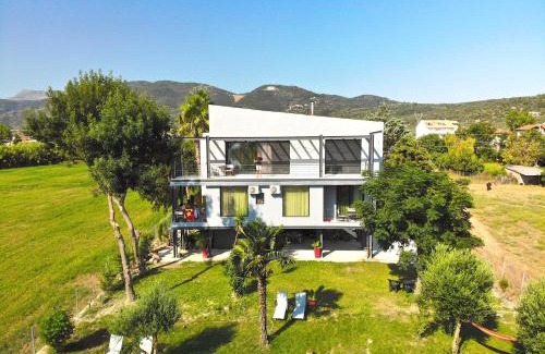 Kariotai Apartment | Bikini Apartments
