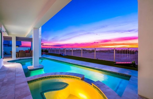 Ilexhurst House | Bikini's & Martini's Beachfront: Direct Gulf Front! Pool, Spa, Pro-Series Loaded Game Room & Arcade