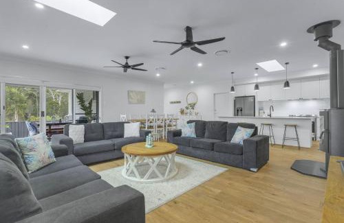 Vincentia House | Bikinis & Martinis