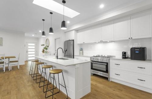 Vincentia House | Bikinis & Martinis