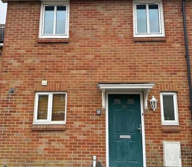 Swindon House | Bilborough House - Cosy Place suitable for Families and Business Travellers furnitures, Free Wifi and Free Parking