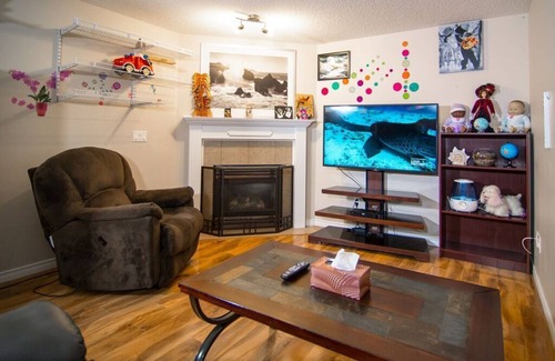Southeast Edmonton House | Bilevel house Furnished Basement suite ready to stay