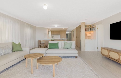 Bilinga Apartment | Bilinga Beach Living - Absolute Beachfront Luxury - Linen Provided - Min. 3 Night Stays