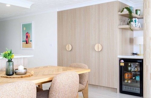 Bilinga Apartment | Bilinga Beach Living - Absolute Beachfront Luxury - Linen Provided - Min. 3 Night Stays