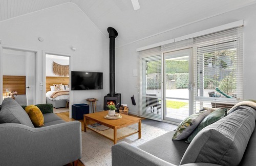 Sorrento Cottage | Bilinga Cottage - Magbird*