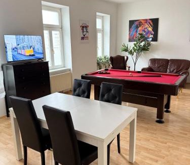 Brigittenau Apartment | Billiard Apartment for 4