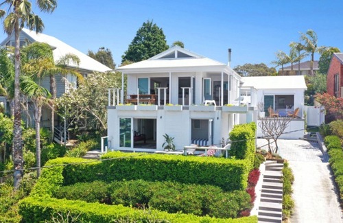 Copacabana House | Billie's Beach House - Plus a View!