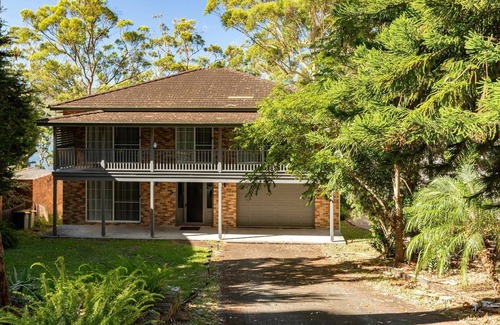 Smiths Lake House | Billie's on Smiths- Lakefront holiday home