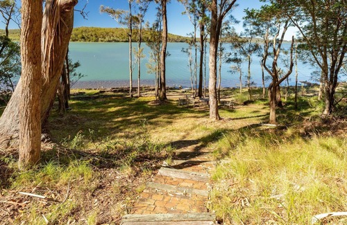Smiths Lake House | Billie's on Smiths- Lakefront holiday home