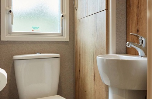 Great Houghton Ski Chalet | Billing Aquadrome Holiday Park Silver 3 Bed Caravan KM126