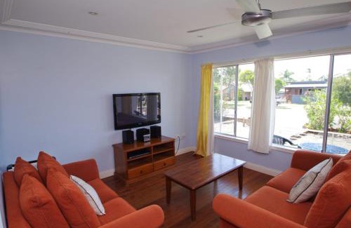 Crescent Head House | Billys on Main 44 Main Street