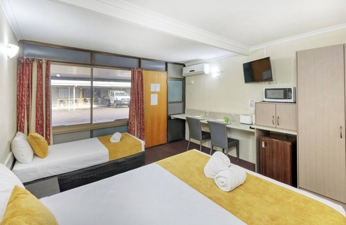Biloela Hotel | Biloela Centre Motel & Grevillea Steakhouse & Bar