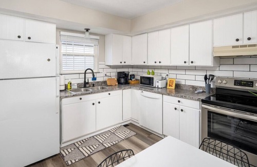 Heath Apartment | Birch and Oak - 2 BR, One Story Apartment, King Beds, Private Patio