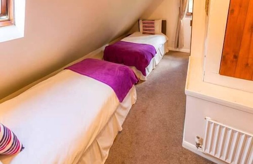 Hope Cottage | BIRCH COTTAGE, family friendly, character holiday cottage in Hope