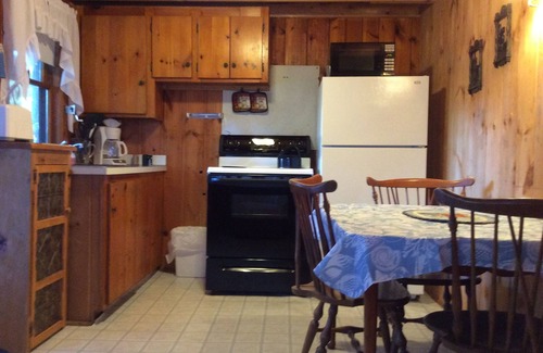 North Sebago Cottage | Birch Cottage-Private Beach-Pets Welcome - Round Table Lodge, Sebago, Maine