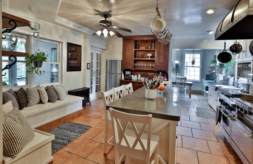 Highmount House | Birch Creek Retreat ~ 8br, 8ba, New Hot Tub + Sauna