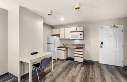 Columbia Hotel | Birch Hill Suites Columbia