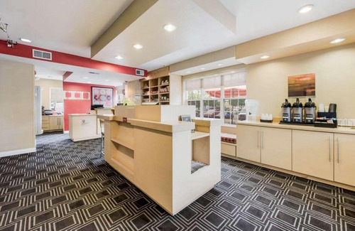 Blue Ash Hotel | Birch Hills Suites - Blue Ash