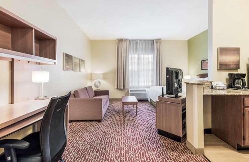 Blue Ash Hotel | Birch Hills Suites - Blue Ash