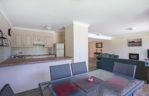 Mollymook Apartment | Birchgrove Collers Beach - pet-friendly apartment