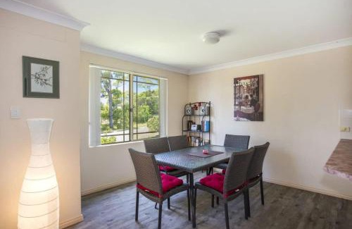 Mollymook Apartment | Birchgrove Collers Beach - pet-friendly apartment
