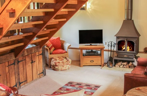 Pontesbury House | BIRCHOPE BYRE, family friendly, character holiday cottage in Wentnor